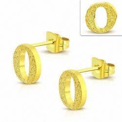 Boucles d'oreilles clous en alphabet sablé O en acier inoxydable plaqué de couleur d'or (paire)