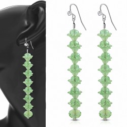 Boucles d'oreilles en alliage de perles de fleur vertes à la mode avec perles CZ transparentes (paire)