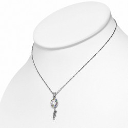 Collier en alliage à la mode en cristal avec pendentif monogramme avec pendentif en cristal clair et coloré