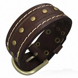 Bracelet de force en cuir marron avec boucle de ceinture et rivets laitonnés